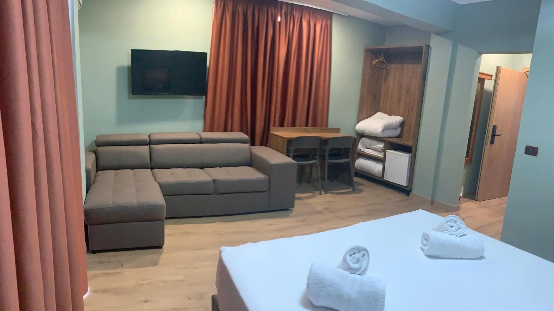 Hotel Dodona Sarande 4*,