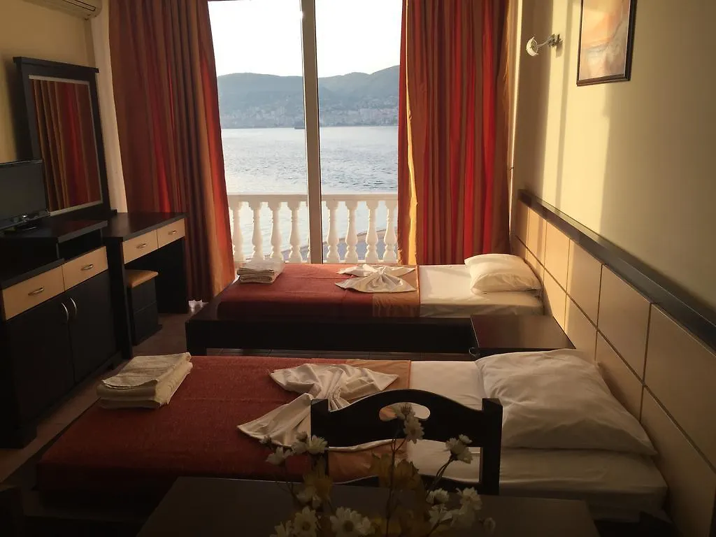 Hotel Dodona Sarandë 4*,